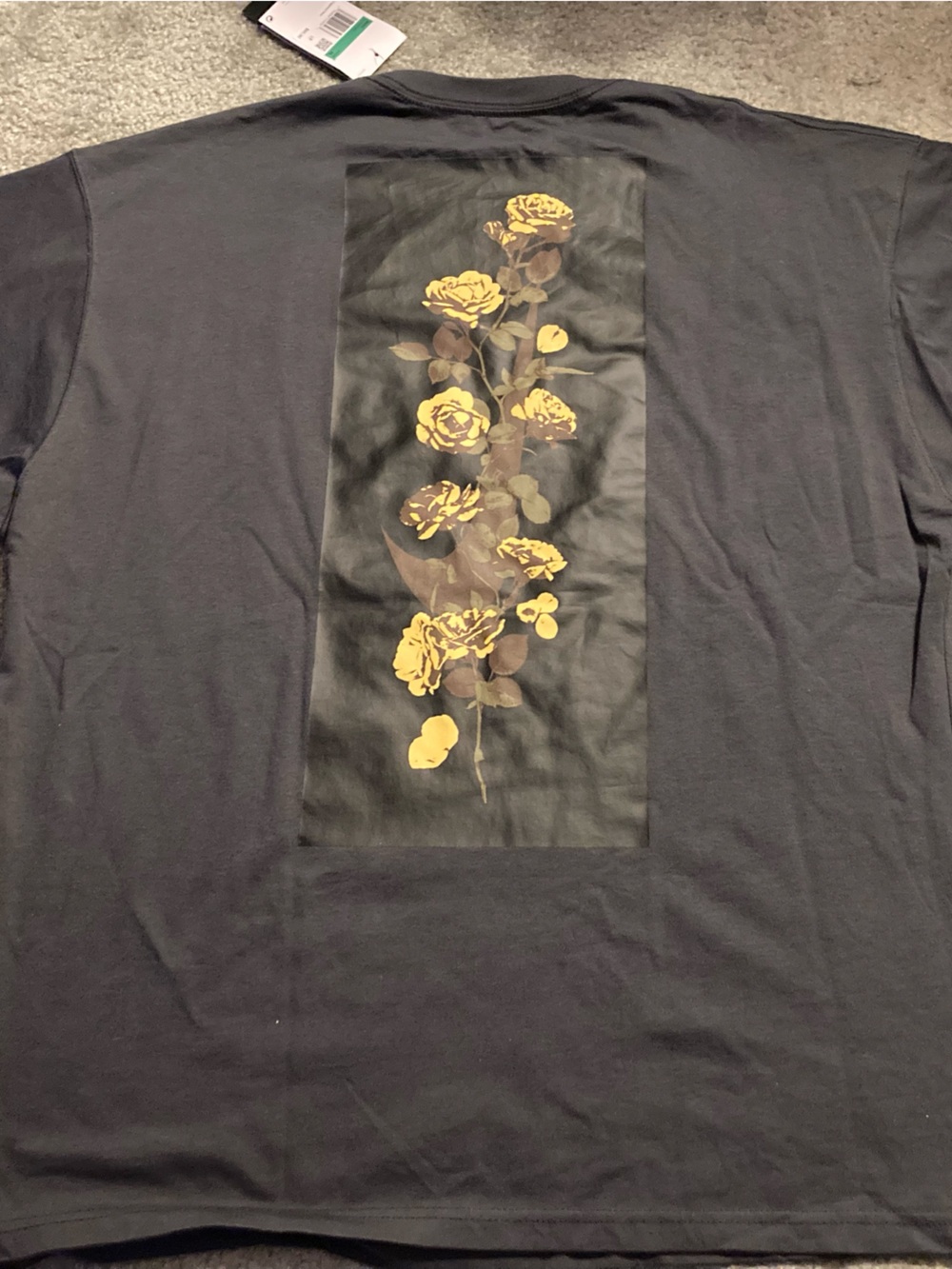 Black men’s Tee and Black/Gold Rose Mesh Shorts Set XL - Picture 3 of 5